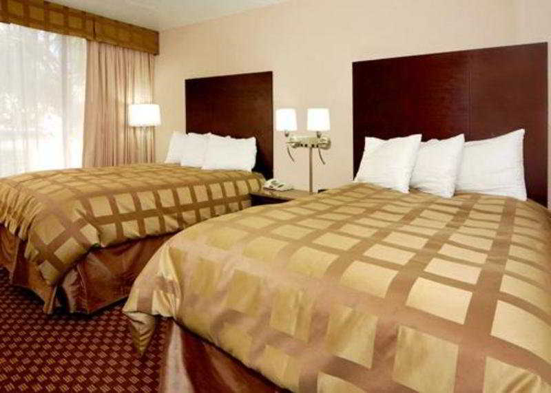 Quality Inn & Suites Tallahassee Bagian luar foto