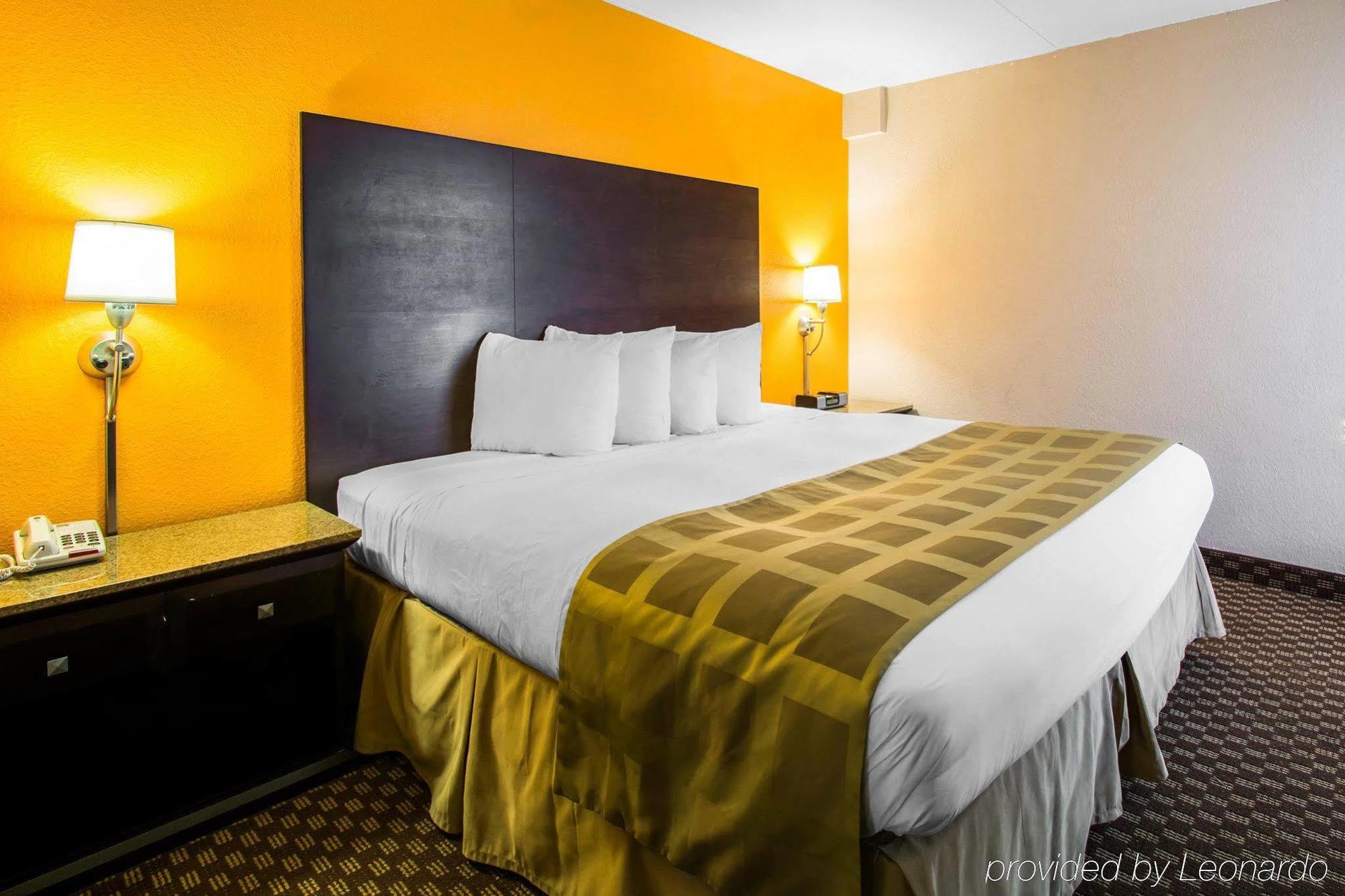 Quality Inn & Suites Tallahassee Bagian luar foto