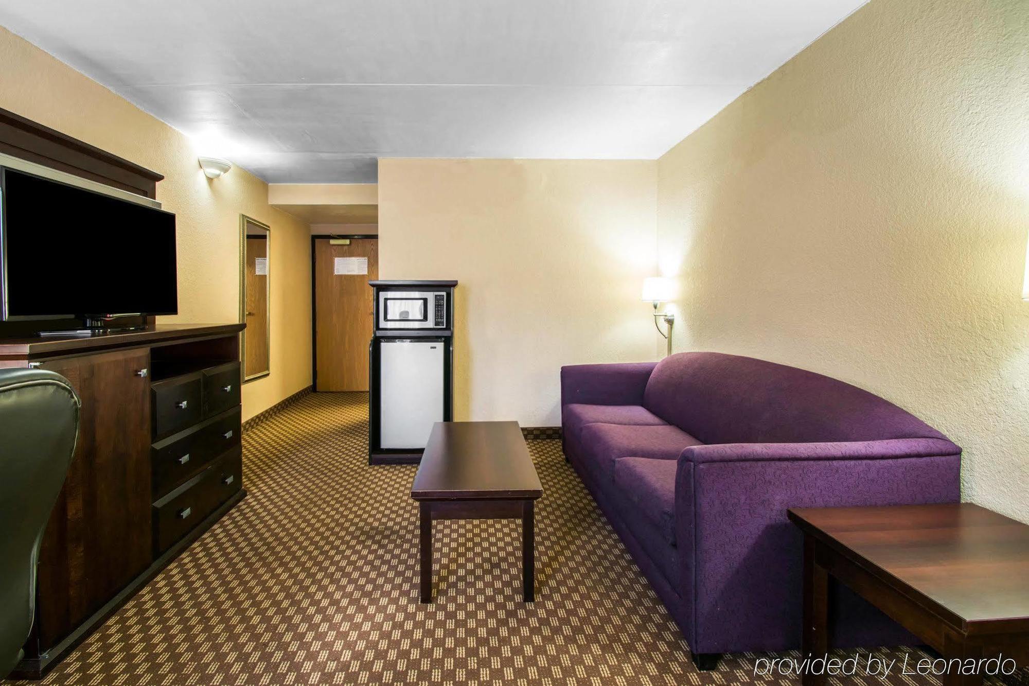 Quality Inn & Suites Tallahassee Bagian luar foto