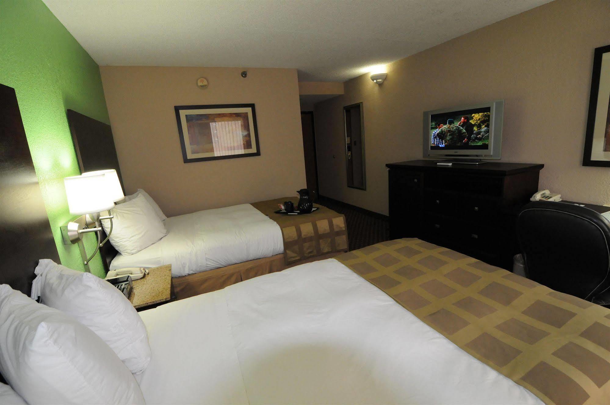 Quality Inn & Suites Tallahassee Bagian luar foto